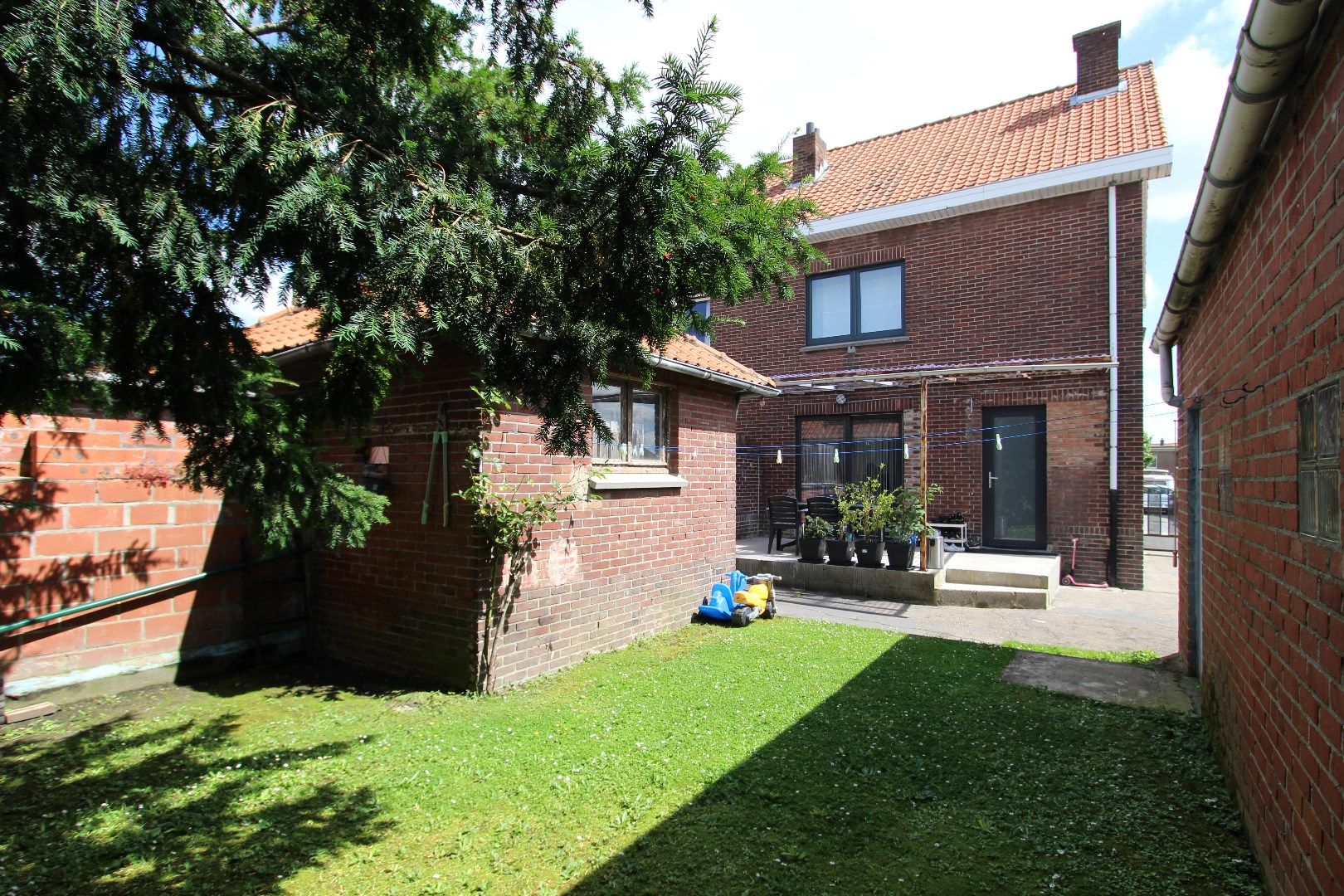 Recent gerenoveerde woning met 3 slaapkamers, tuin en garage foto 3