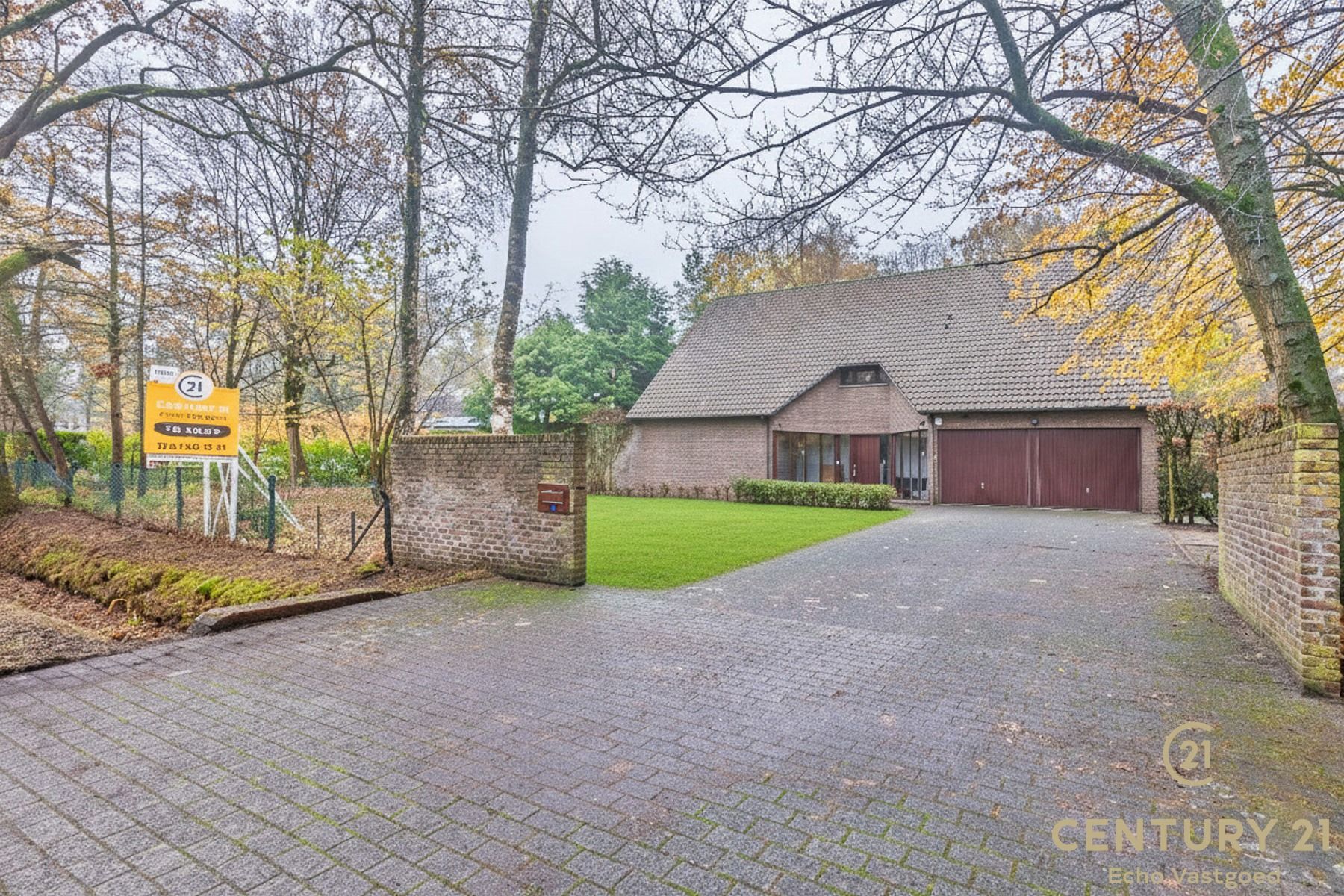 Ruime, unieke villa op royaal perceel in villawijk De Lint. foto 8