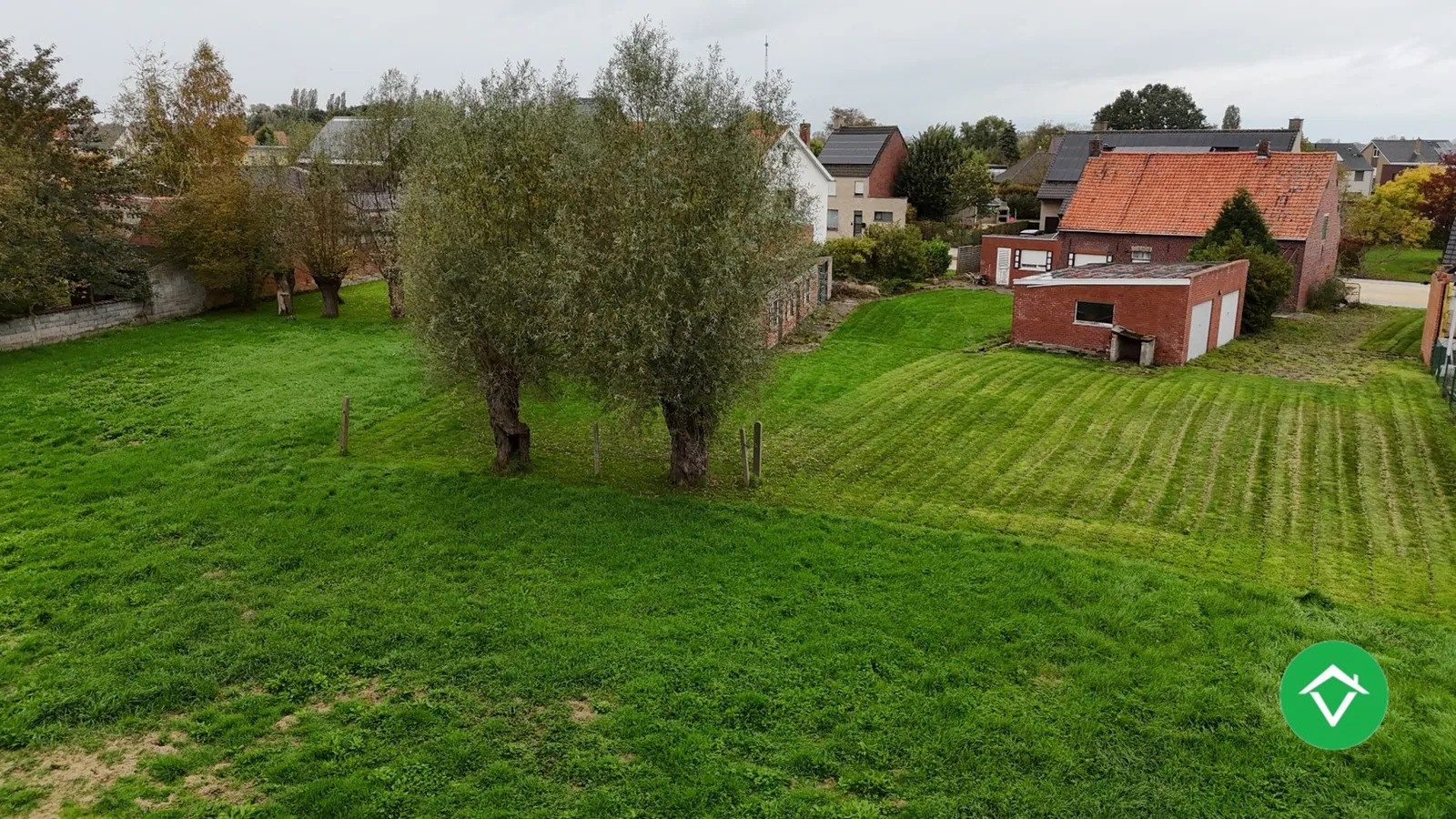 Te renoveren woning met 3  slaapkamers en bijhorend stuk grond te Koekelare  foto 10