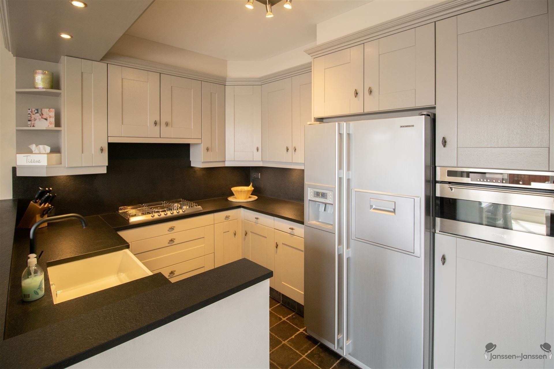 Modern appartement van 82 m² op de eerste verdieping met Zuidoost gericht terras van 55 m² foto 3