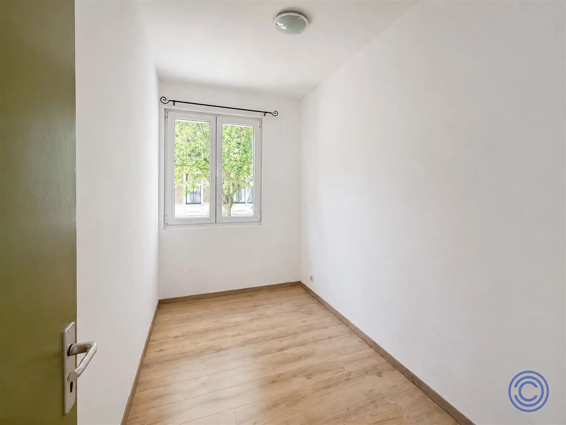 Licht op te frissen 1-slpk appartement in centrum Antwerpen! foto 6