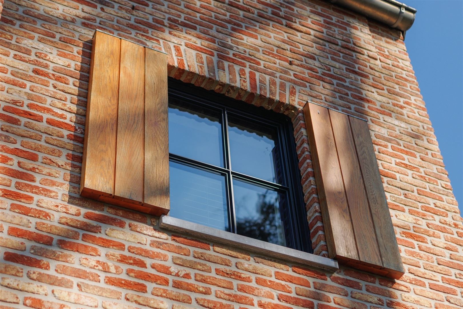 Eigentijdse luxe half open woning in een rustige setting foto 34