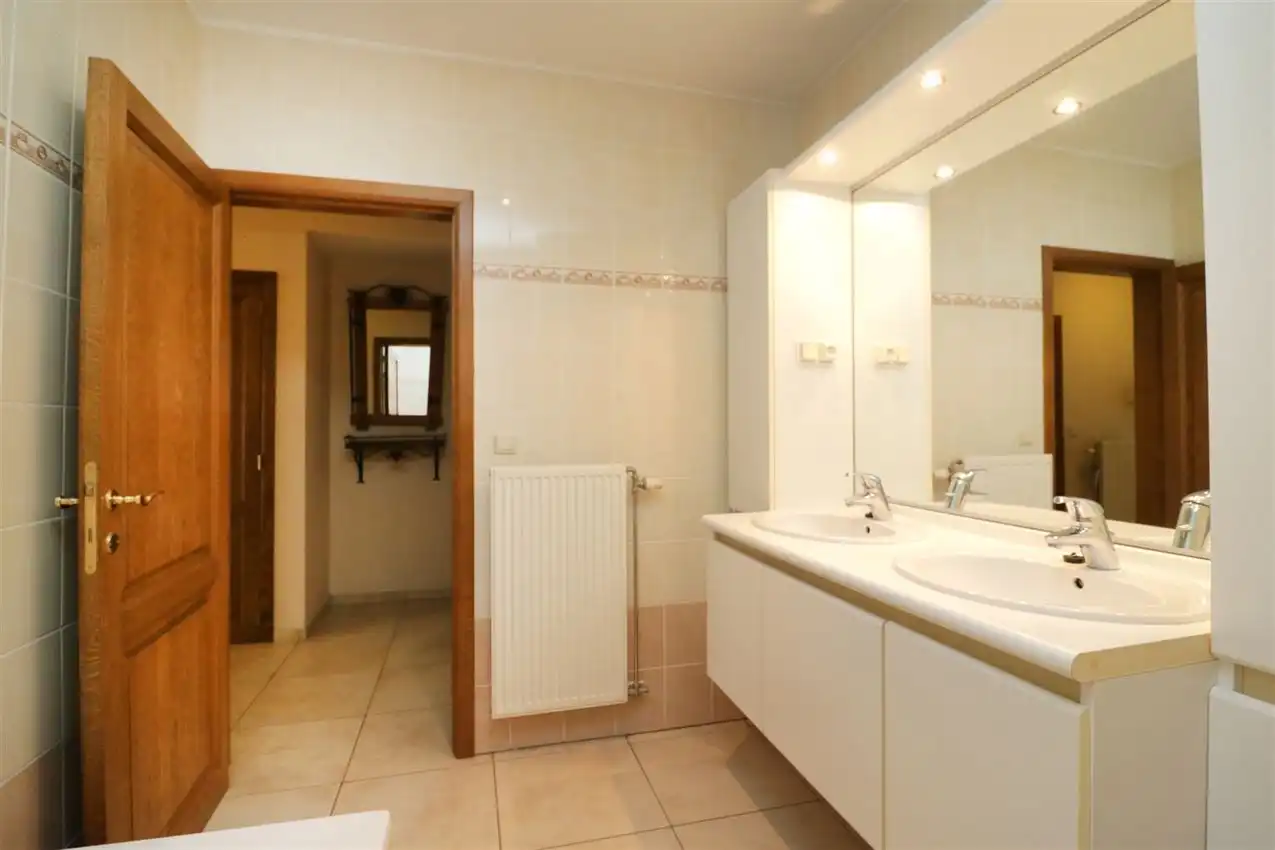 Appartement met 2 slpk., autostaanplaats en terras in centrum Aarschot foto 35