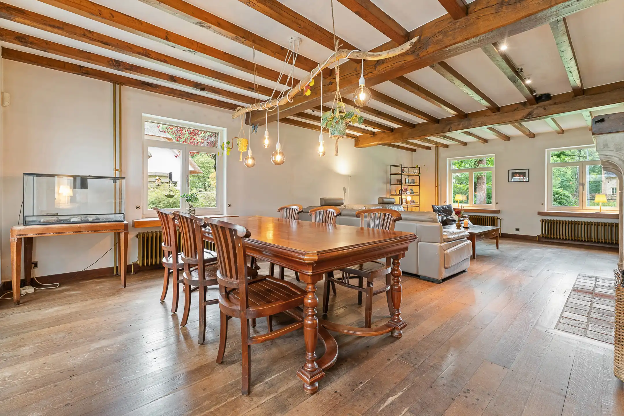 Ruime villa in bosrijke omgeving op een perceel van ca. 3.320m² met zwembad foto 8