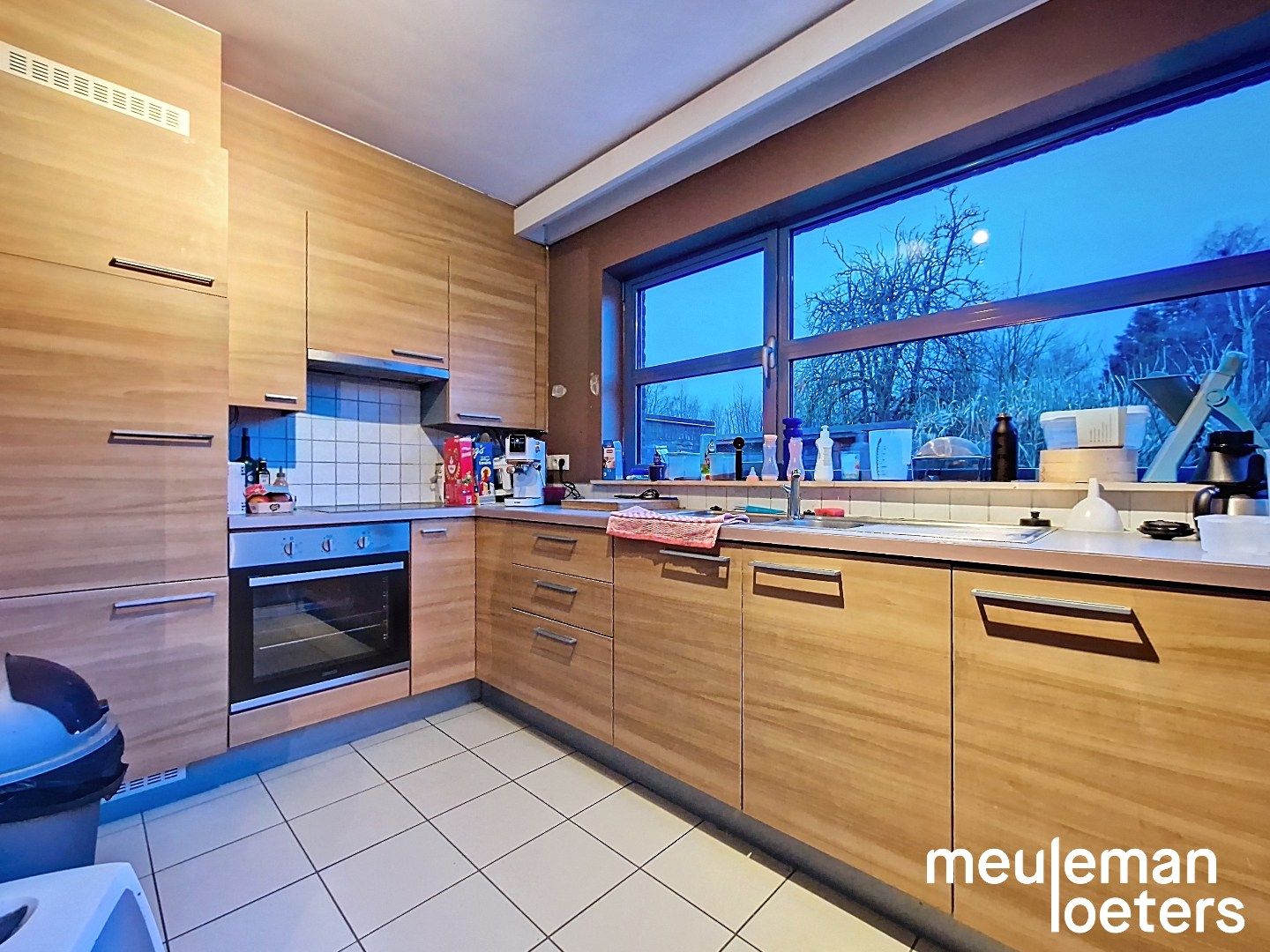 Ruime woning met drie slaapkamers, tuin en garage foto 7