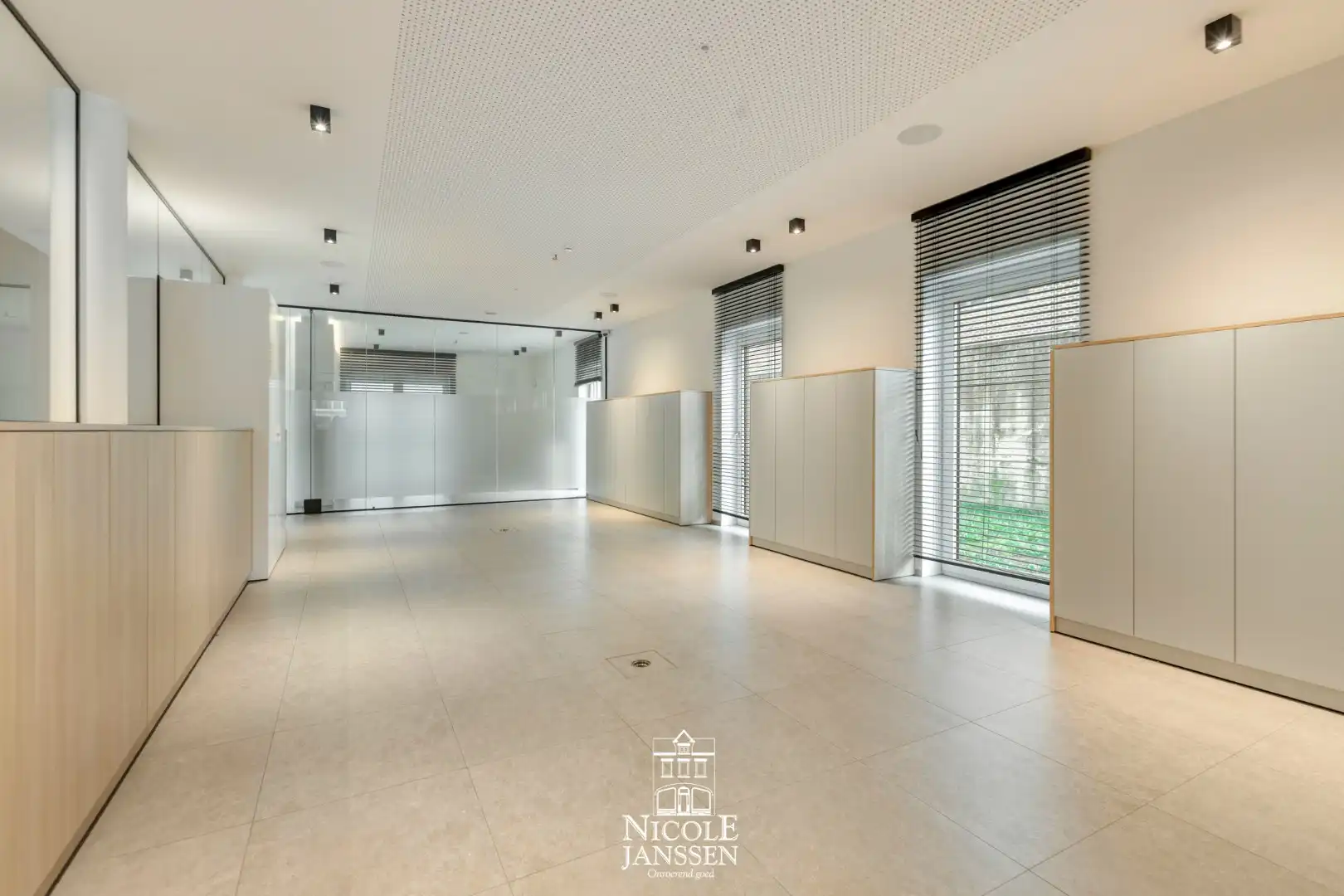 Gelijkvloers instapklaar handelspand foto 8