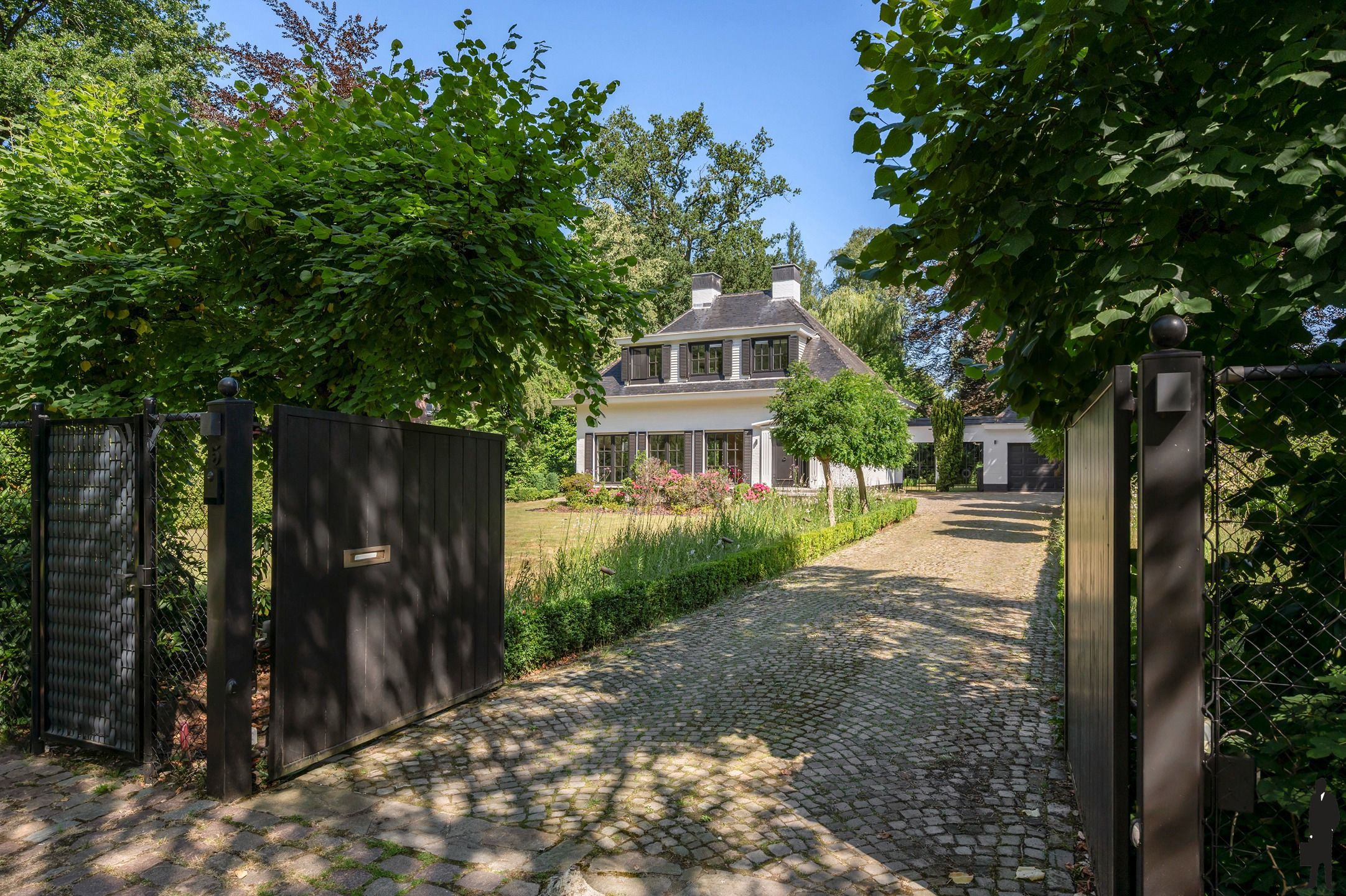 Franse villa op ca. 2.140 m² in 't Vriesdonk gelegen! foto 19