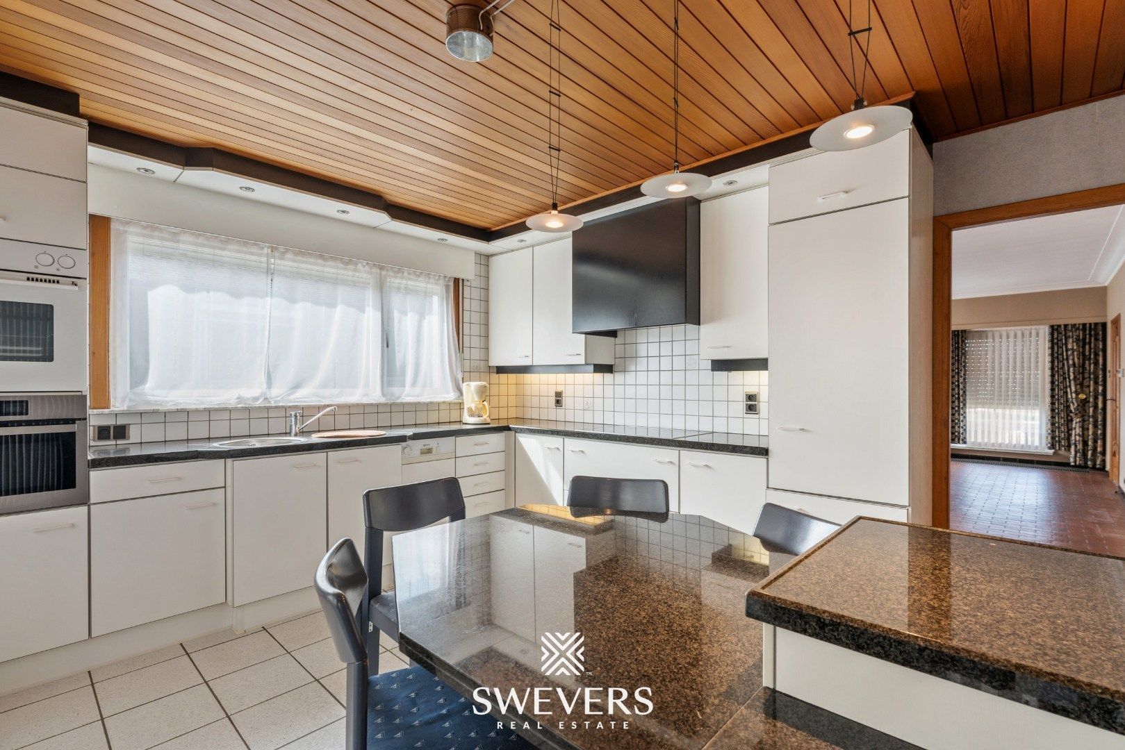 Ruime gezinswoning met 5 SLPK en veel potentieel in groene omgeving foto 10