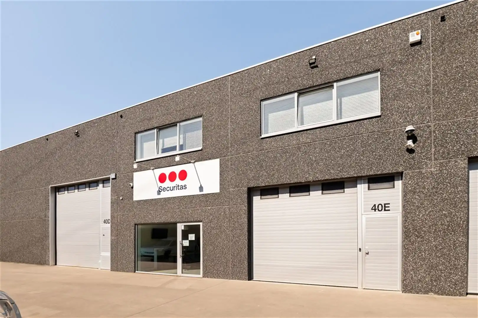 Magazijn met kantoren te koop langs R4 in Merelbeke-Melle foto 3