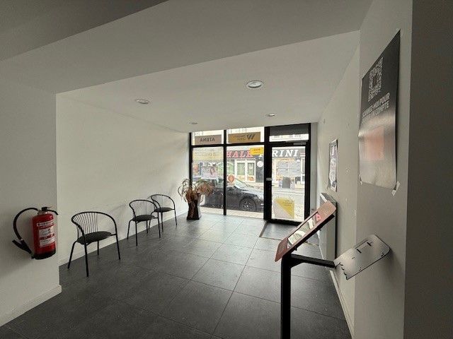 Afgewerkt handelszaak te huur in de Bevrijdingslaan Gent foto 4