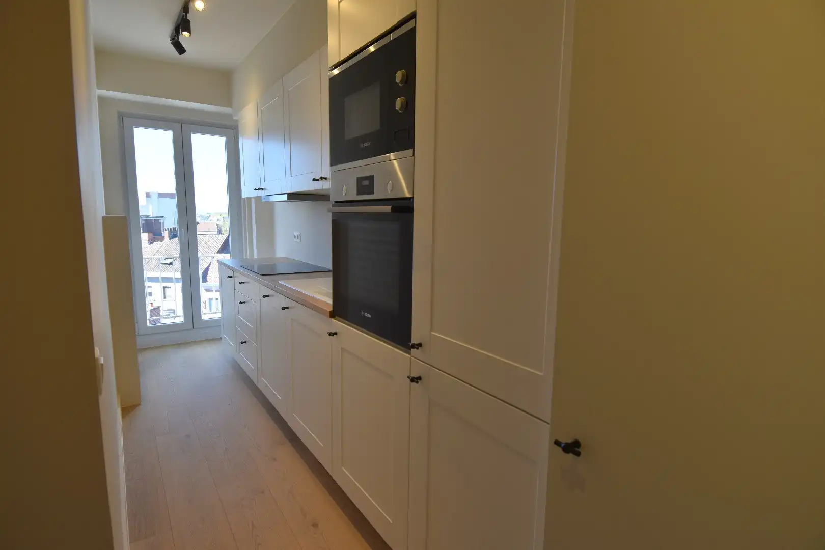 Gerenoveerd appartement met 2 slaapkamers en 2 terrassen foto 4