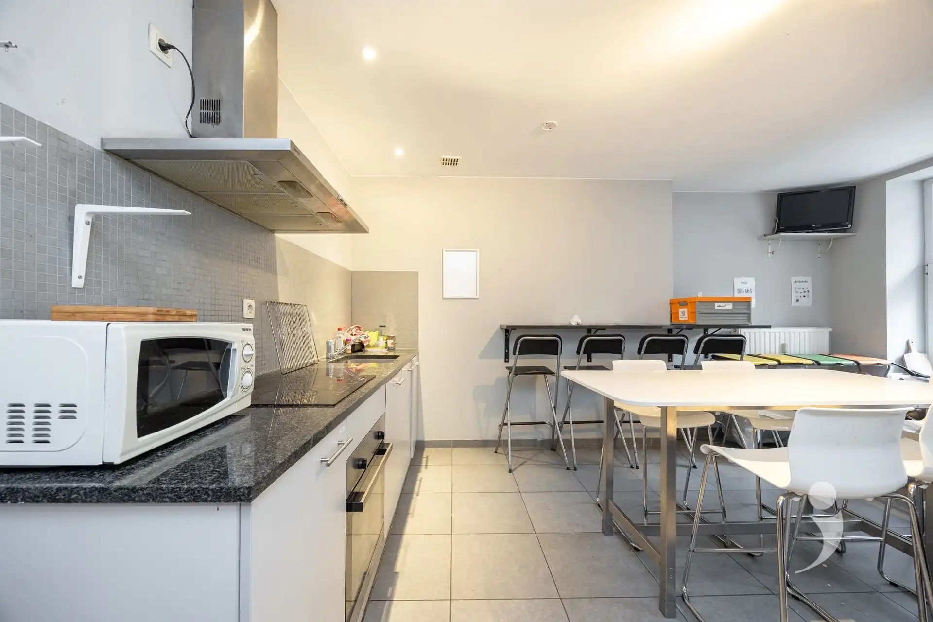 Rustige en lichtrijke studentenkamer op toplocatie  foto 9