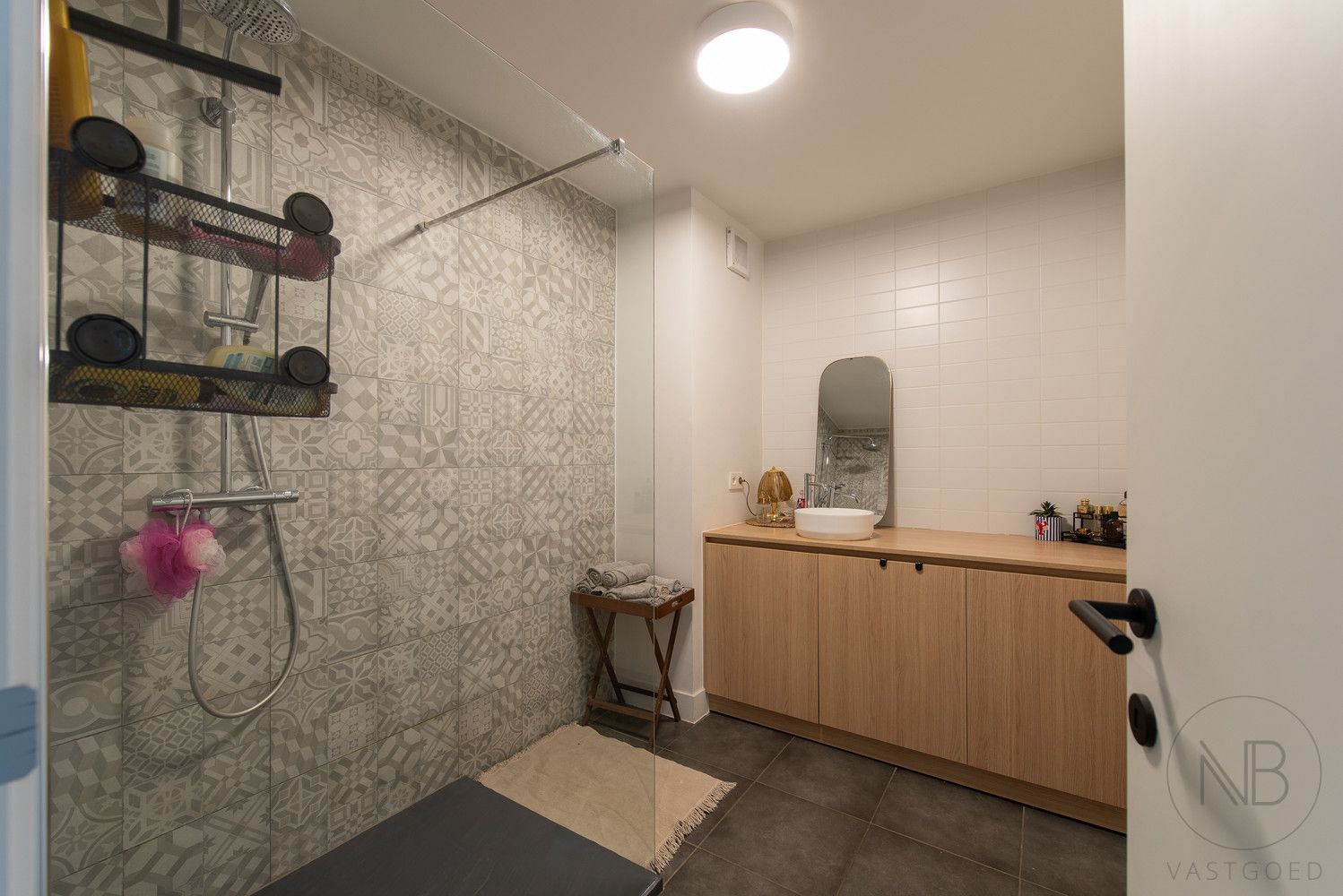 Instapklaar appartement met 2 slaapkamers & autostaanplaats! foto 16