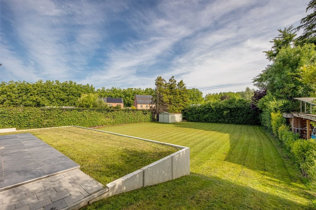 Stijlvol gerenoveerde villa met ruime tuin foto 3