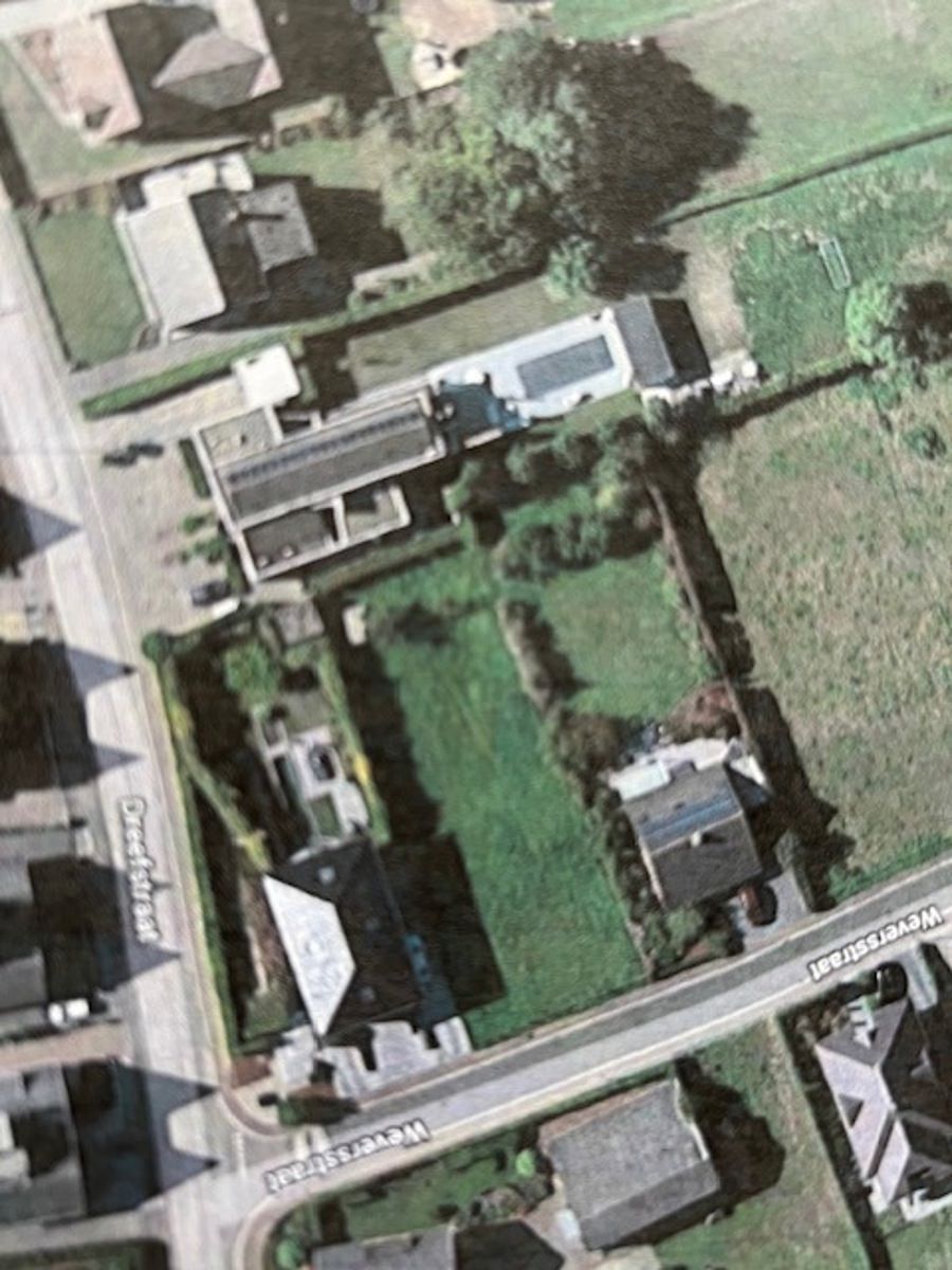 Bouwgrond van 870 m² foto {{pictureIndex}}