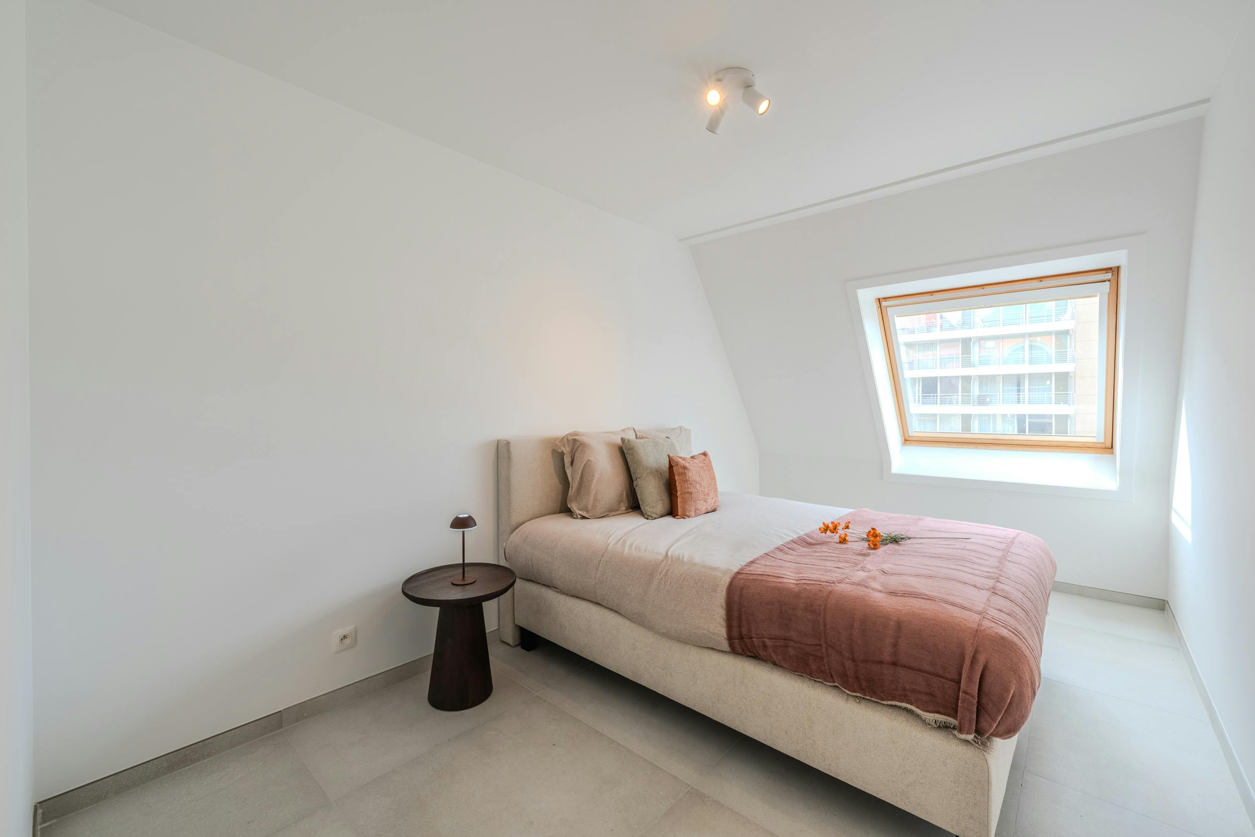 Prachtig gerenoveerd appartement met twee slaapkamers foto 18
