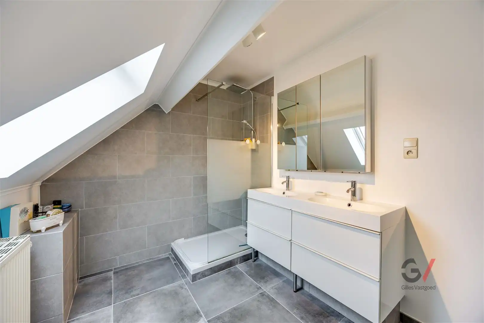 Karaktervolle woning met diepe tuin op een toplocatie foto 8