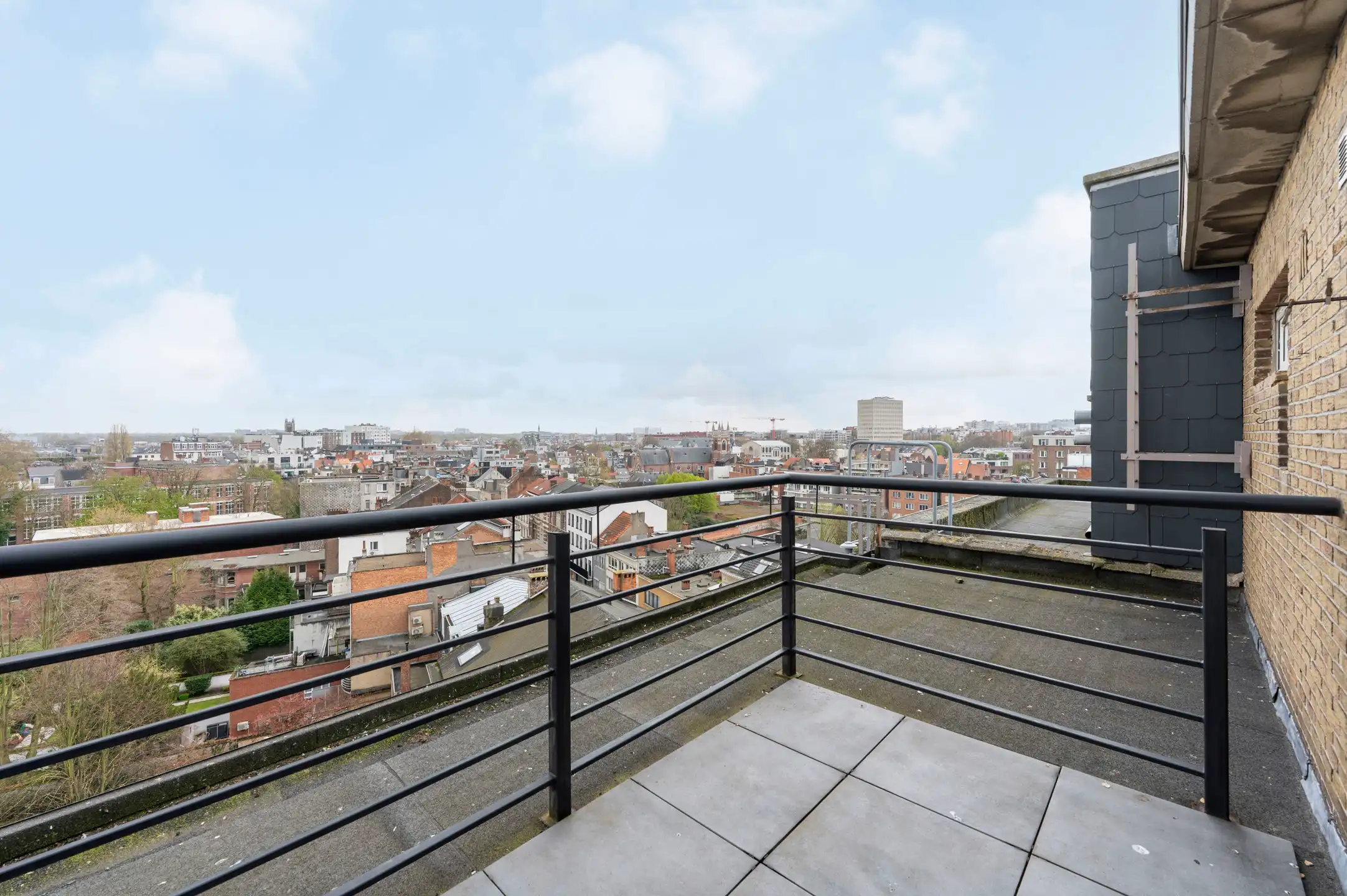 ANTWERPEN - Vernieuwd appartement met royaal terras foto 8