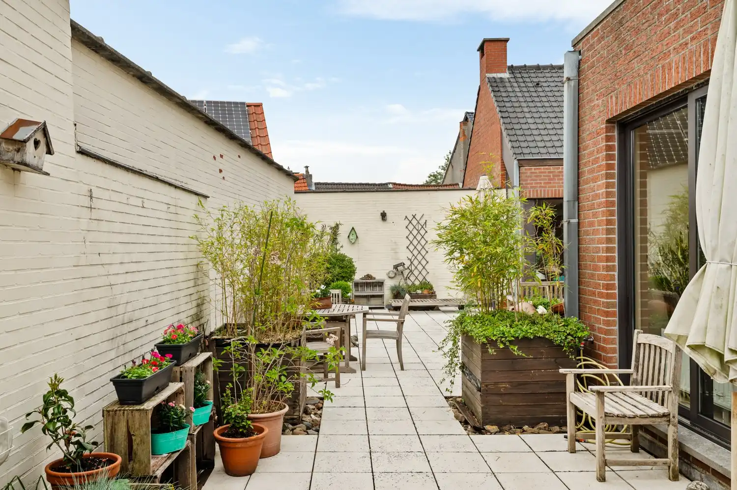 Uitzonderlijke woning met 2 garages, 6 autostaanplaatsen, 3 slaapkamers en uitgestrekt terras in Merksem. foto 3