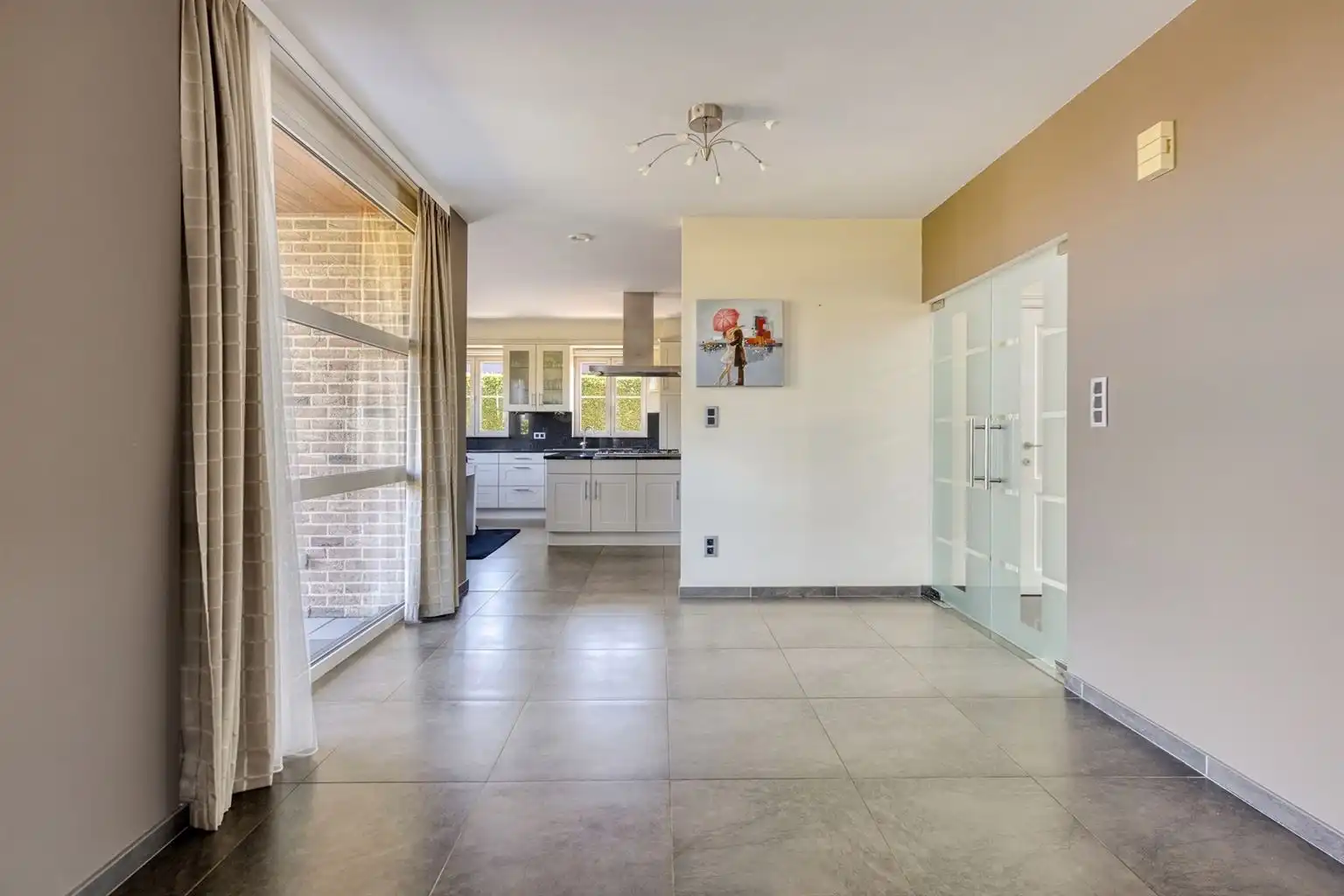 Prachtige vrijstaande villa met 5 (+3) slaapkamers, garage en omheinde tuin, ideaal gelegen op een boogscheut van het centrum van Maaseik.  foto 6