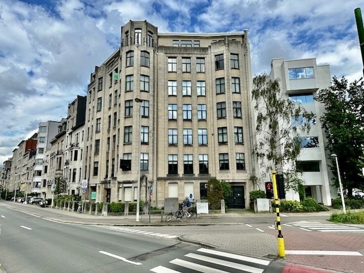 Exclusieve penthouse met adembenemend panoramisch zicht te Antwerpen foto {{pictureIndex}}