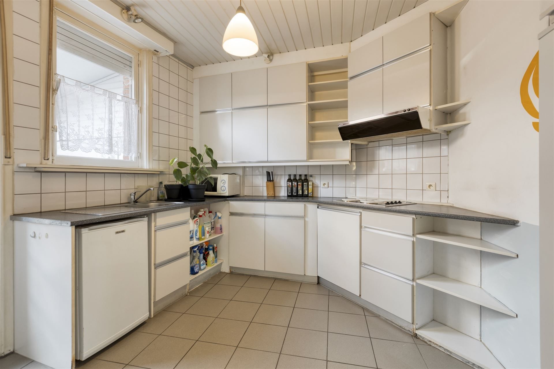 Te Renoveren Meergezinswoning met Garage foto 6