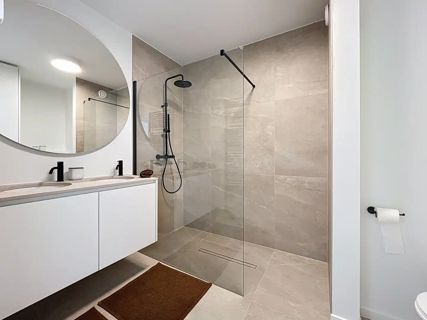 Twee slaapkamer appartement (gerenoveerd 2025) met frontaal zeezicht foto 7