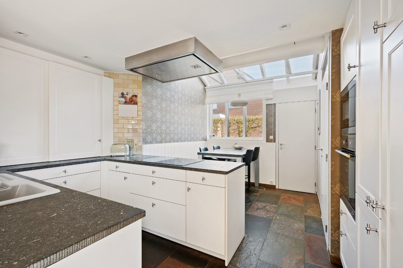 Ruime originele villa met prachtige tuin. Opp 1327m². foto 7