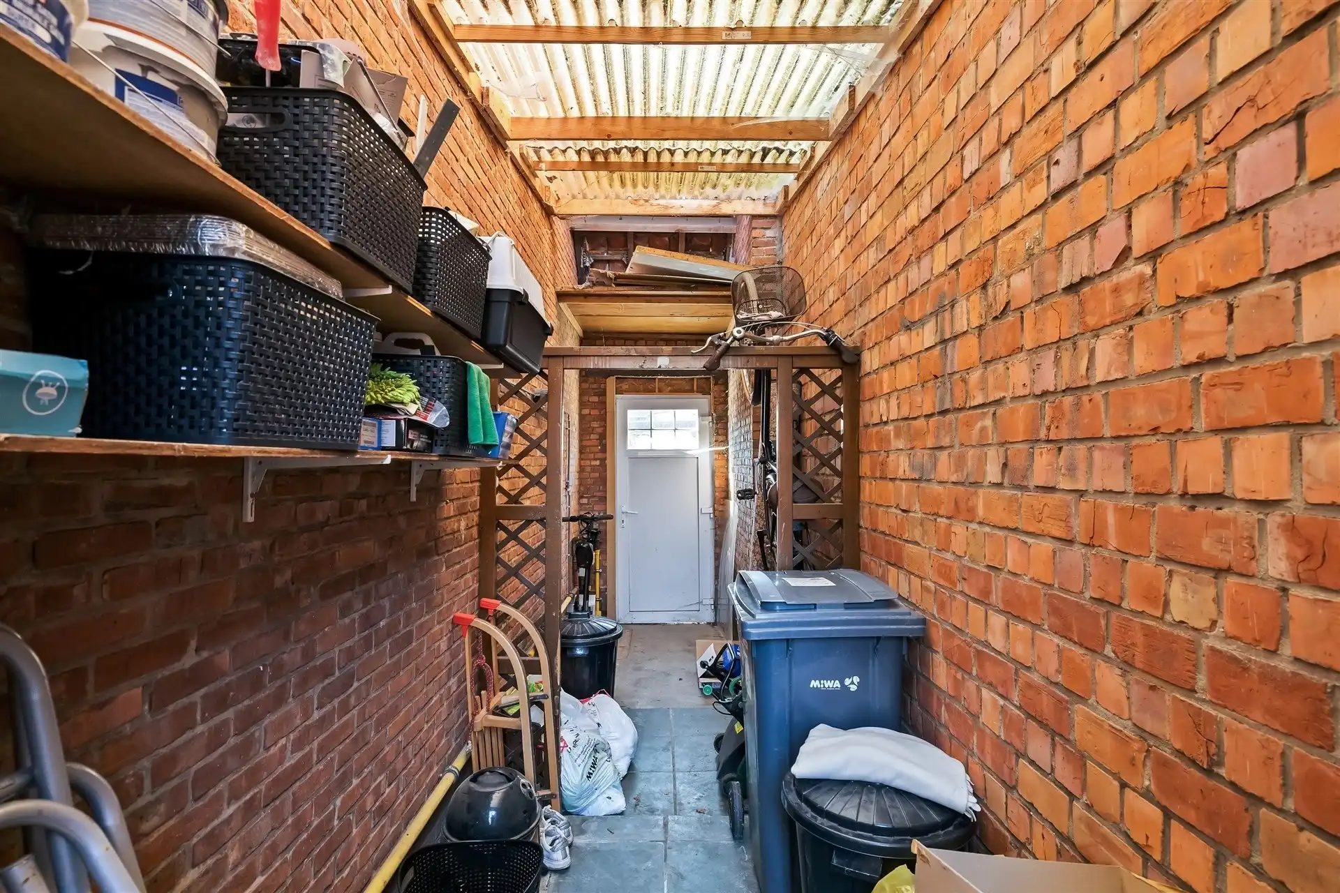 Instapklare starterswoning met 3 slaapkamers en gezellige tuin foto 14
