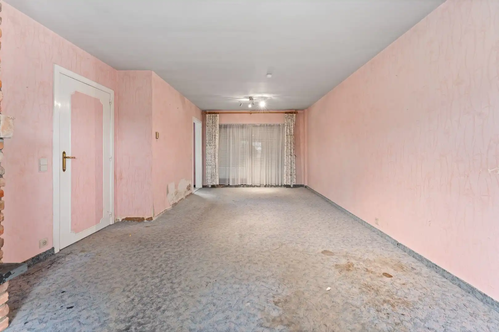 Te renoveren woning nabij zee en strand foto 10