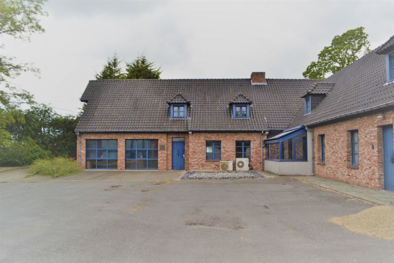 Kantoren te huur met parking! foto {{pictureIndex}}