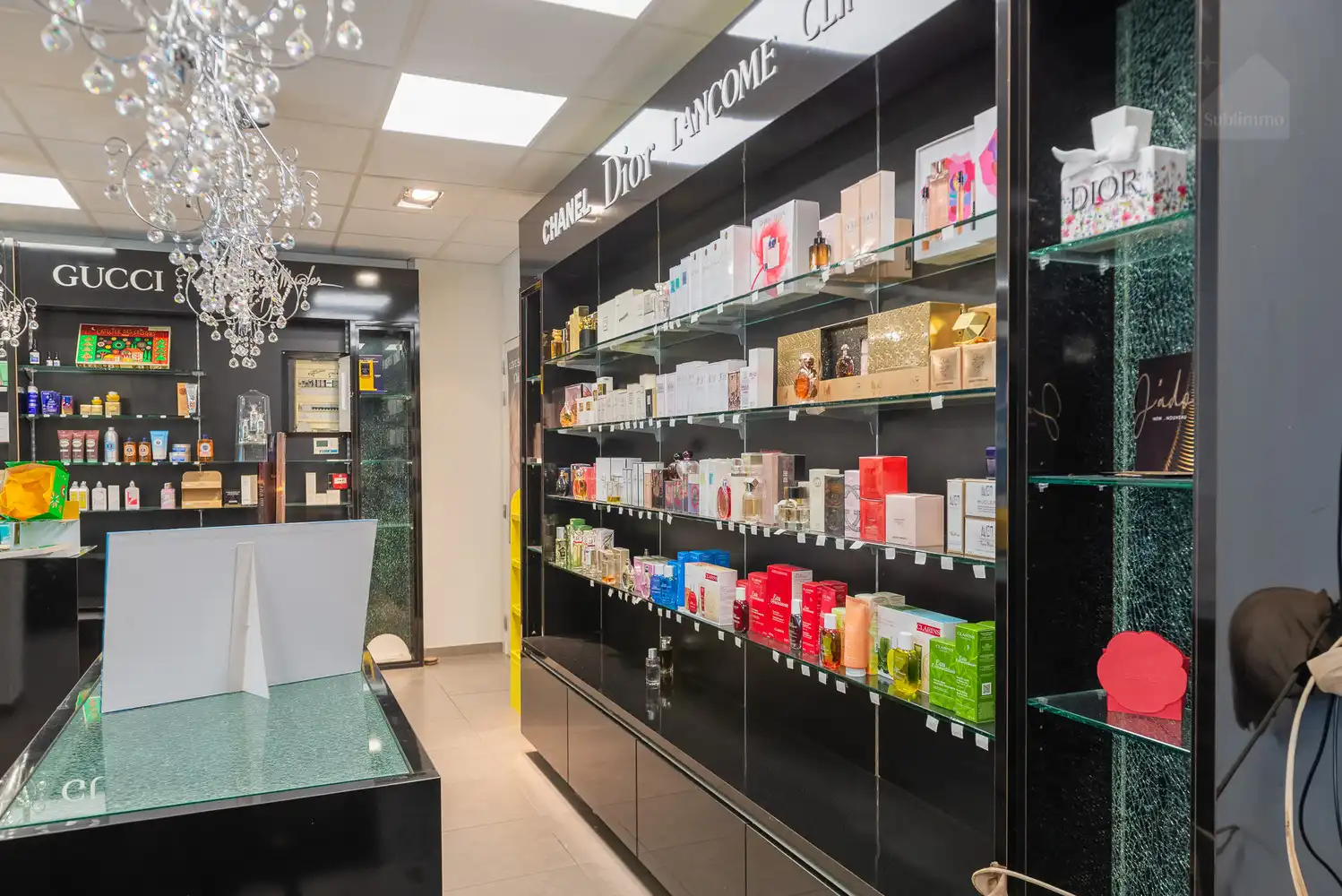 Ruim handelsgelijkvloers van 187 m² op commerciële hoekligging in Leopoldsburg foto 9