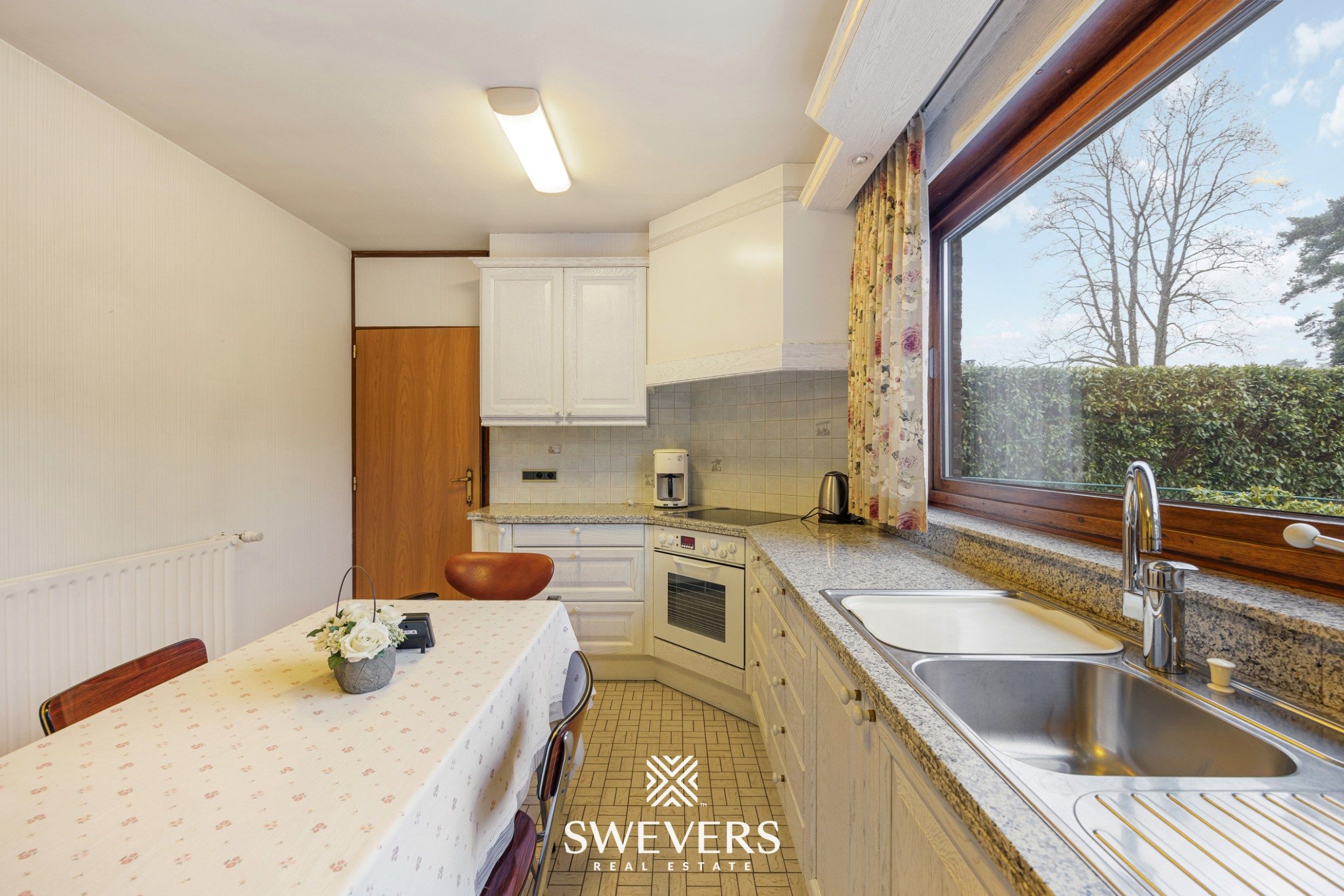 Vrijstaande woning met 329 m² wooncomfort, praktijkruimte en grote tuin foto 8