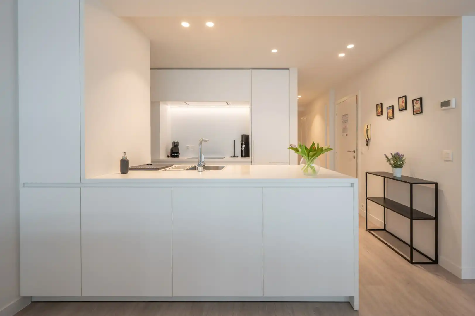 Instapklaar 3-slaapkamerappartement met zijdelings zeezicht foto 7