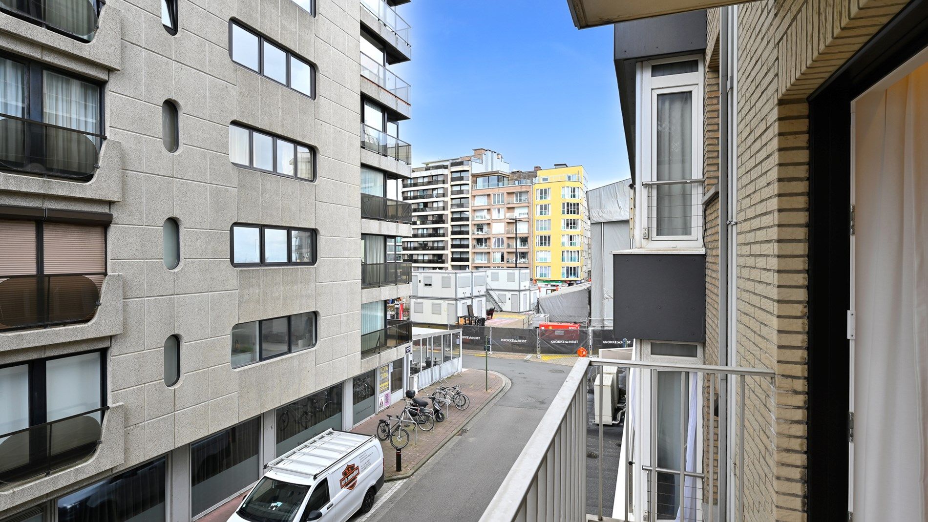 Subliem gerenoveerd appartement aan de Zeedijk foto 7