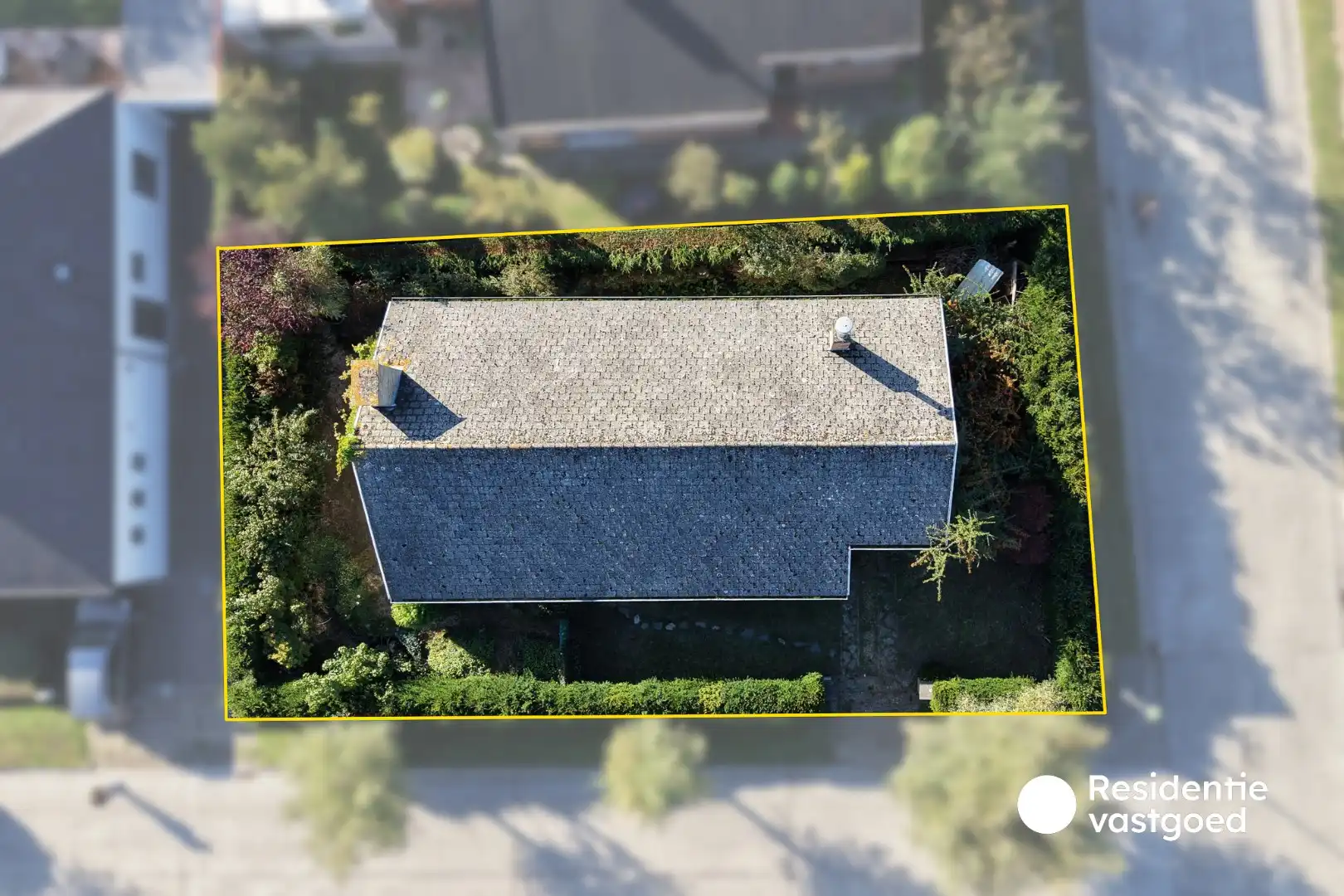 Te renoveren bungalow of bouwgrond op gegeerde ligging in Assebroek foto 2