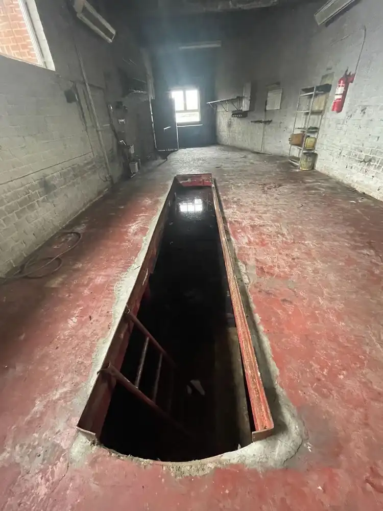 Te renoveren woning met grote werkplaats foto 15