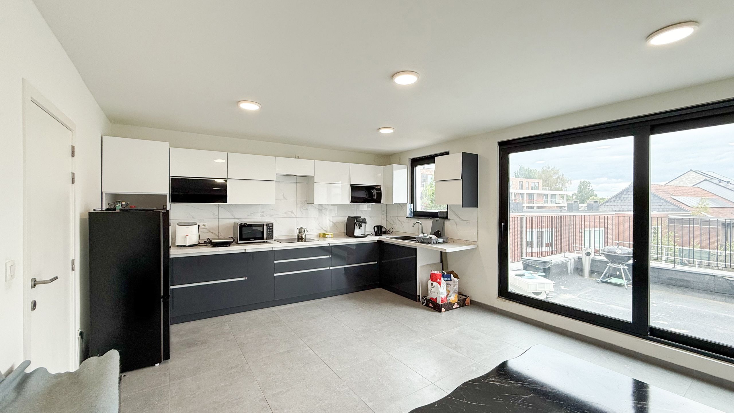 Ruim appartement met 2 slpks en dakterras in centrum Zolder! foto 4