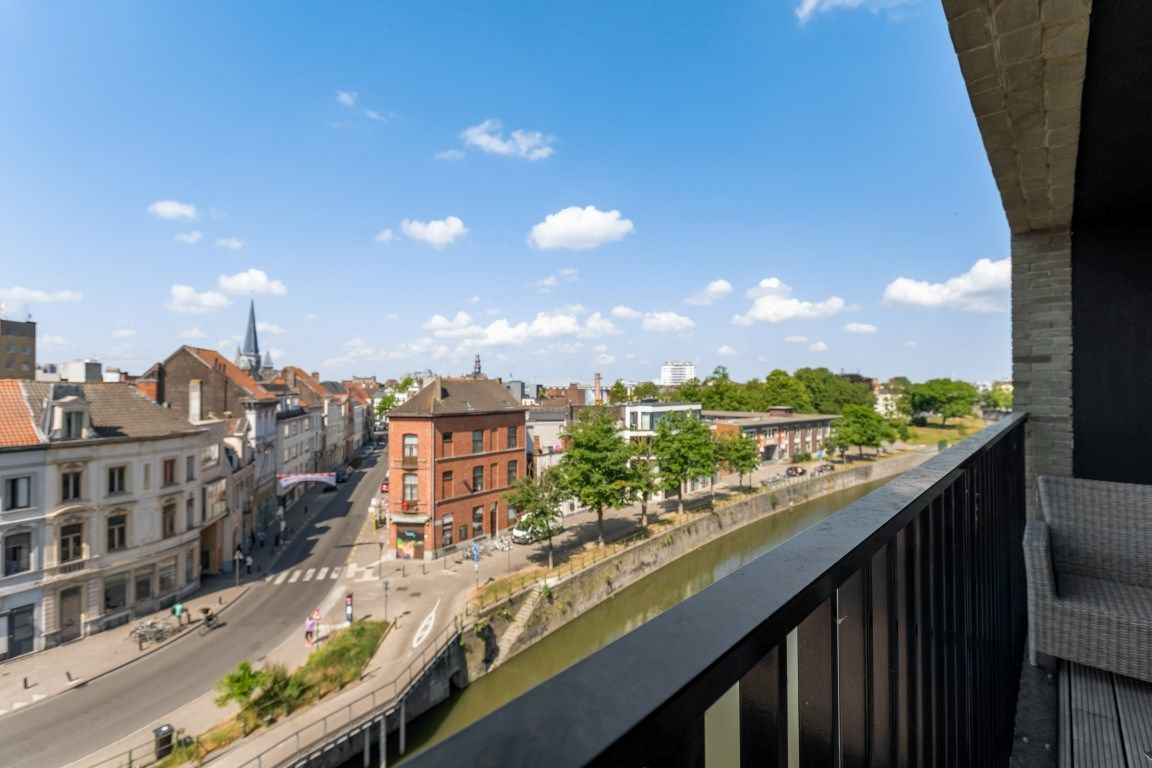 Mooi gelegen appartement langsheen het water met terrassen en parkeerplaats te Gent foto 17