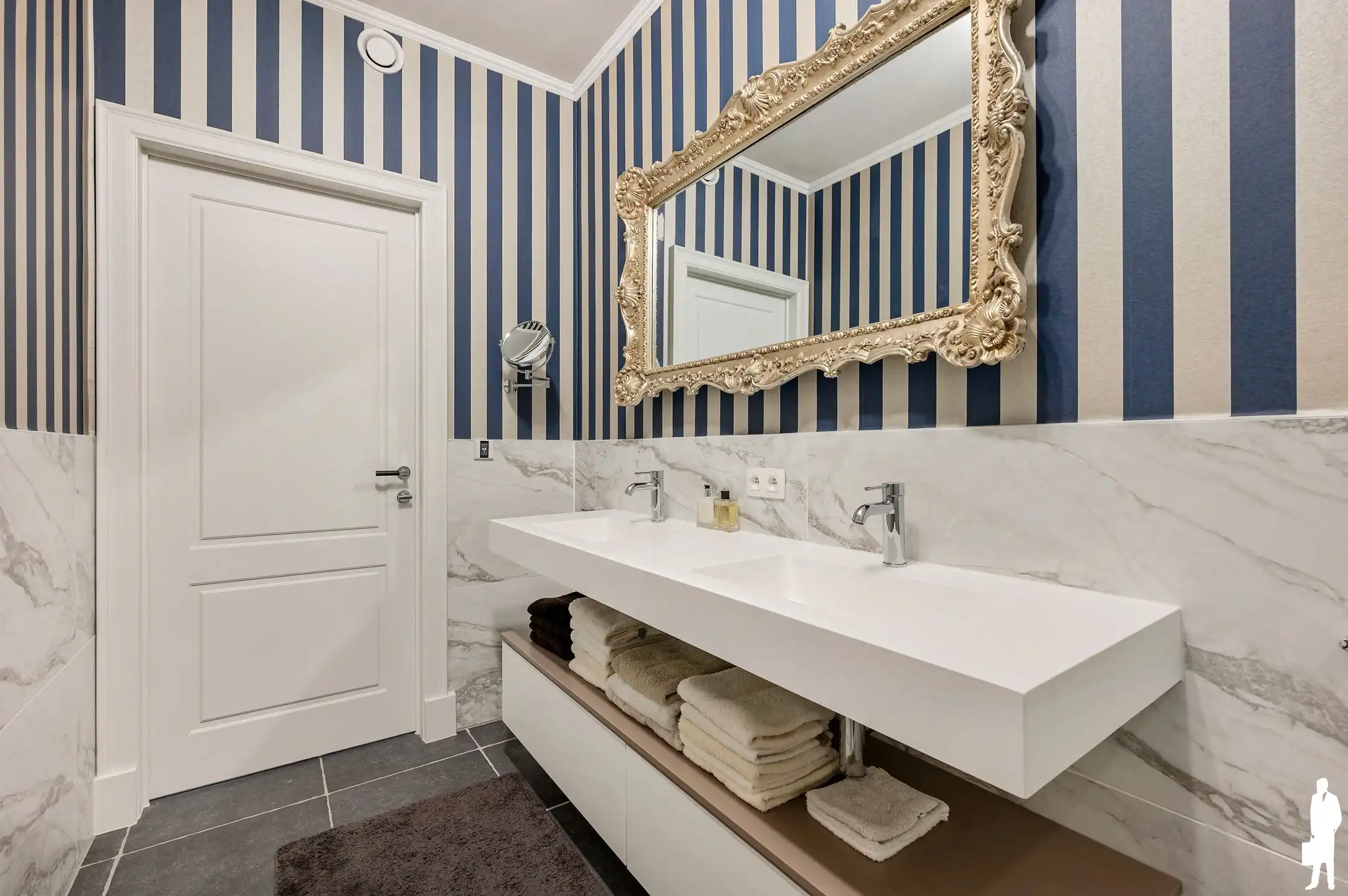 Lichtrijk BEN-appartement met open waterzicht in London Residence foto 14