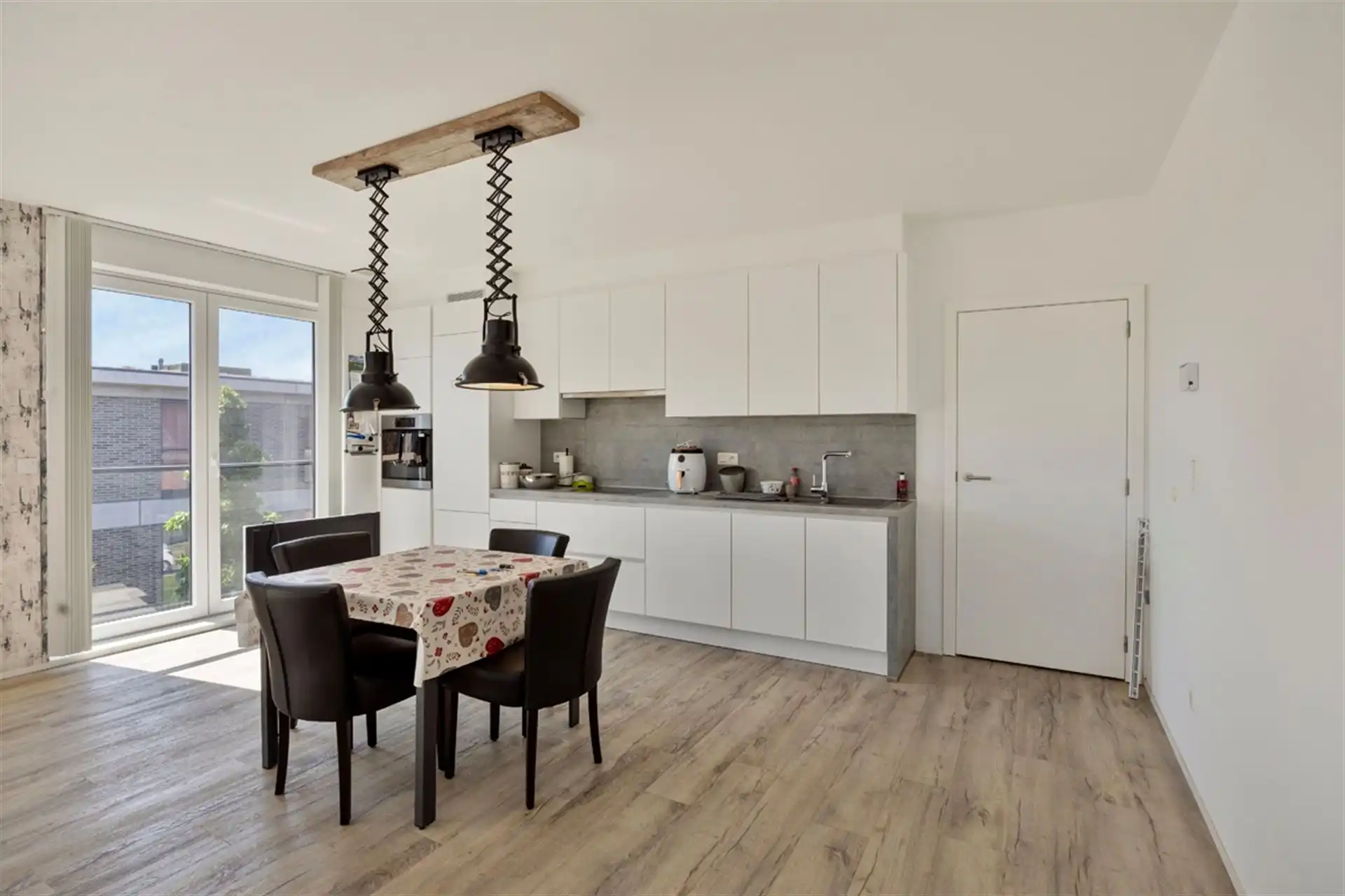 Lichtrijk nieuw 2-slaapkamer appartement met kelder  foto 3