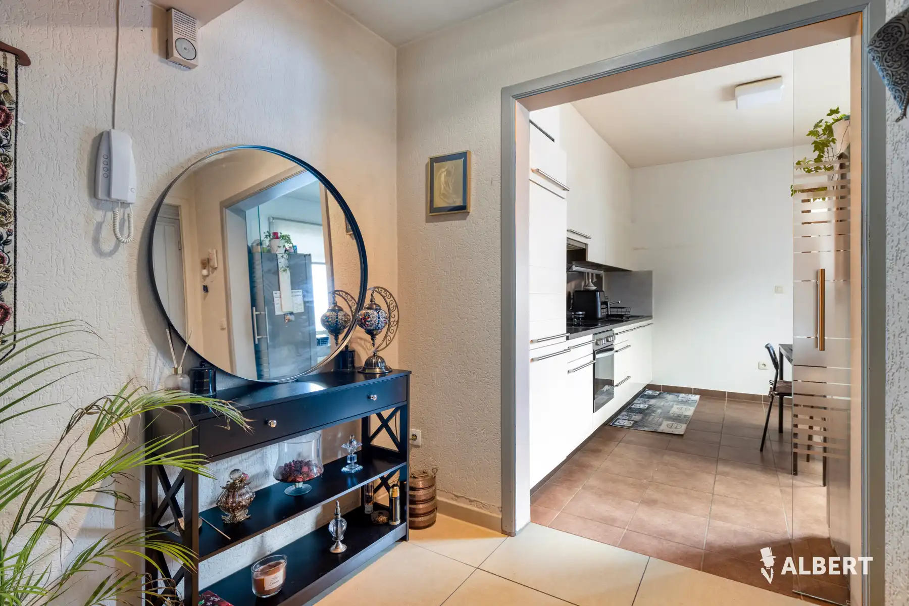 Opgrefriste opbrengsteigendom met 2 appartemente in Roosdaal foto 4