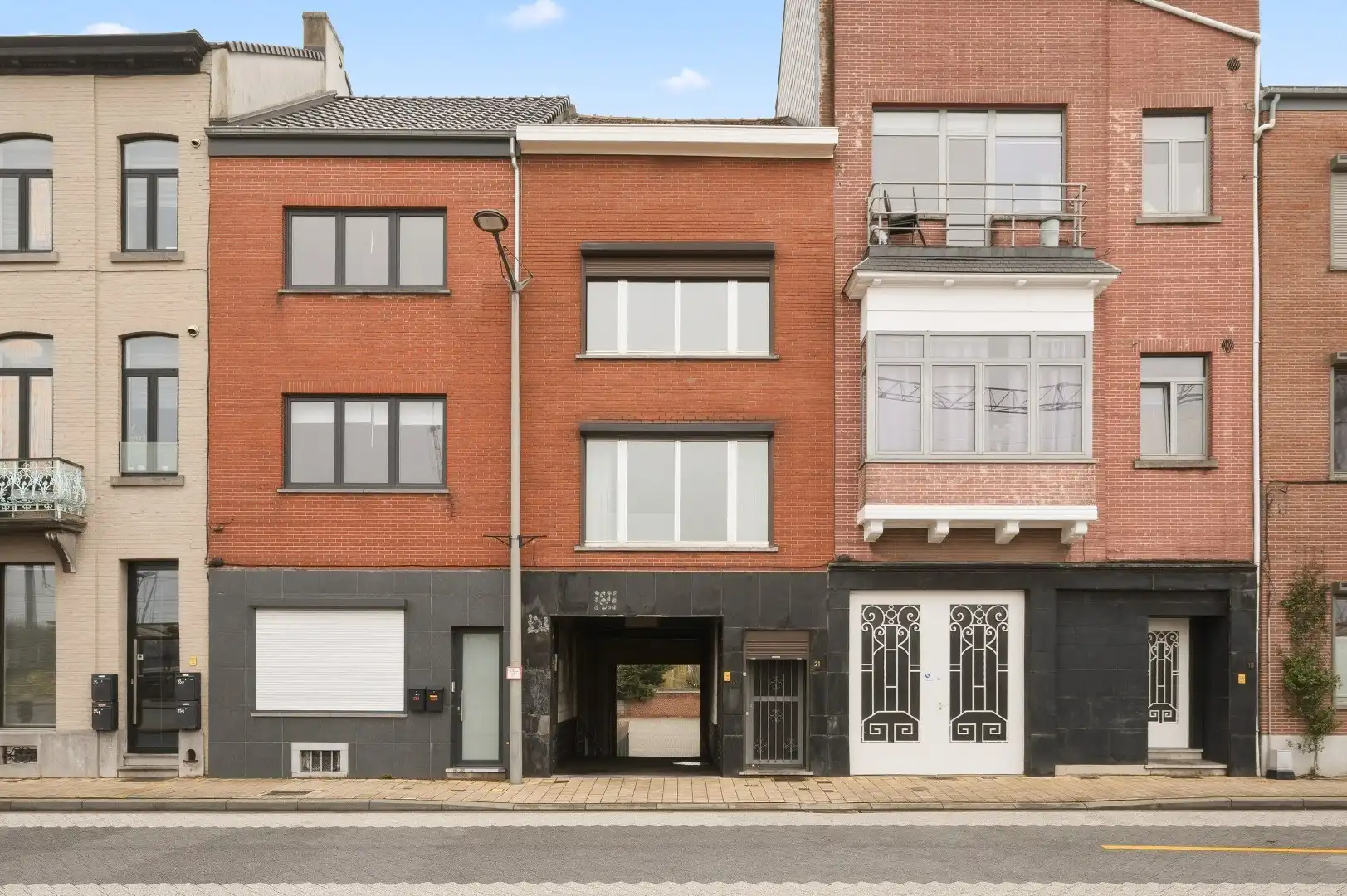 Hoofdfoto van de publicatie: Te renoveren bel-étagewoning op topligging in het centrum van Tienen
