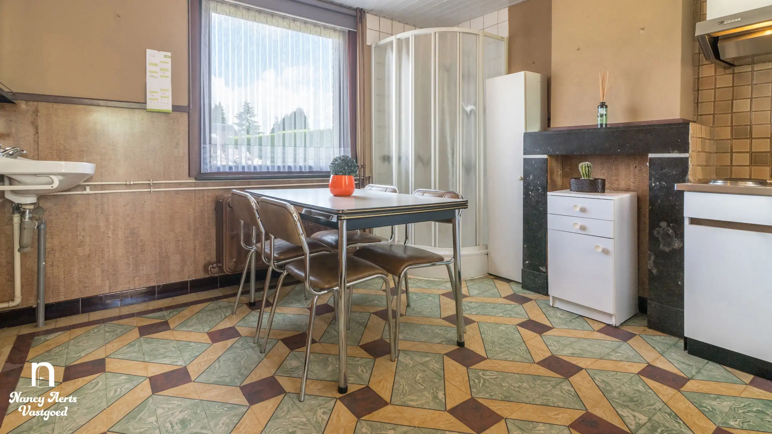 Charmante te renoveren woning op een rustige locatie foto 8