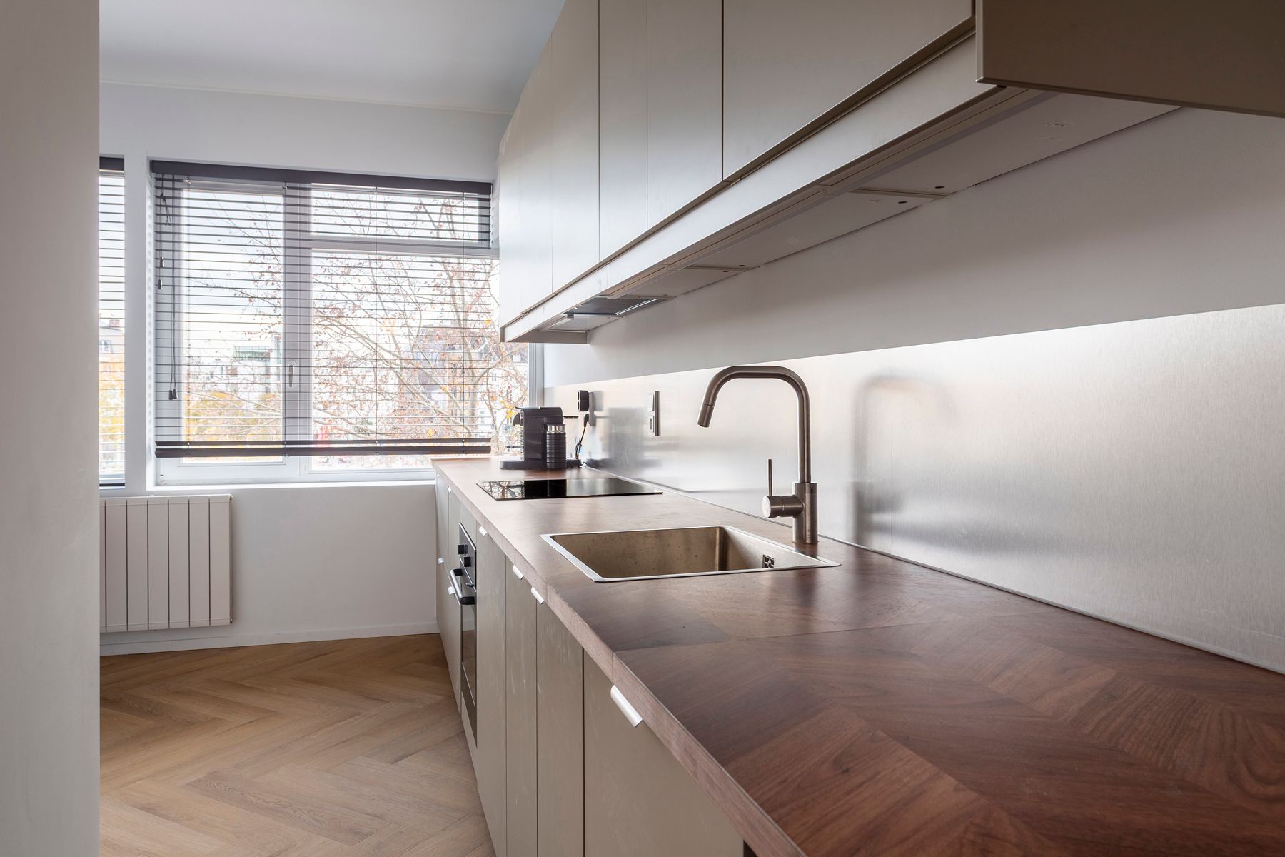 Volledig gerenoveerd gemeubeld appartement met terras aan het Zuidpark foto 8