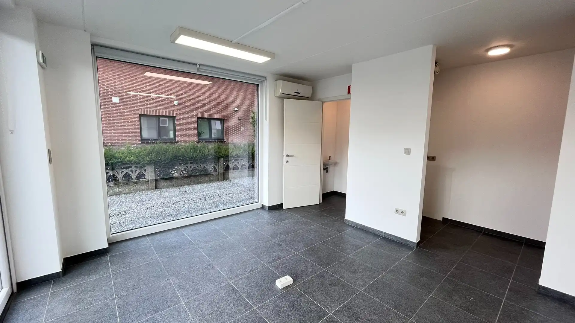 Kantoorruimte (25 m²) geschikt voor kantoor, dienstverlening of vrije beroepen foto 5