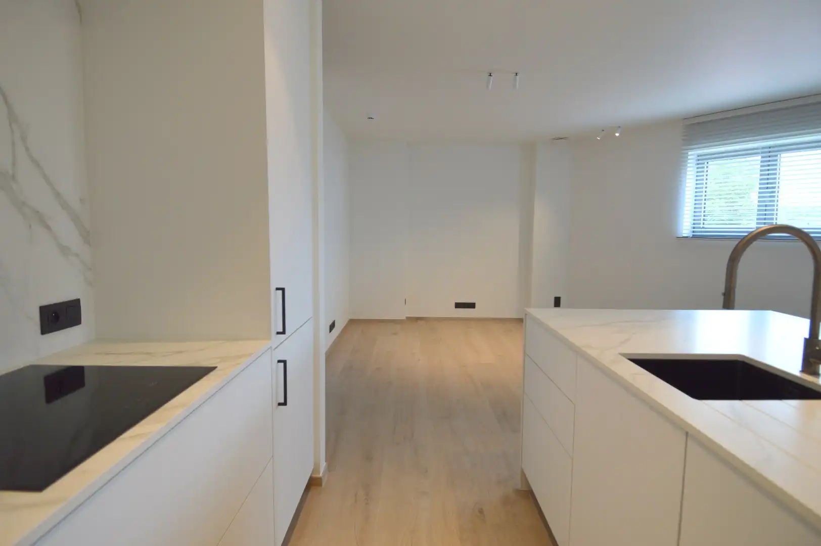 Nieuwbouw appartement met tuin en oprit in Harelbeke foto 4