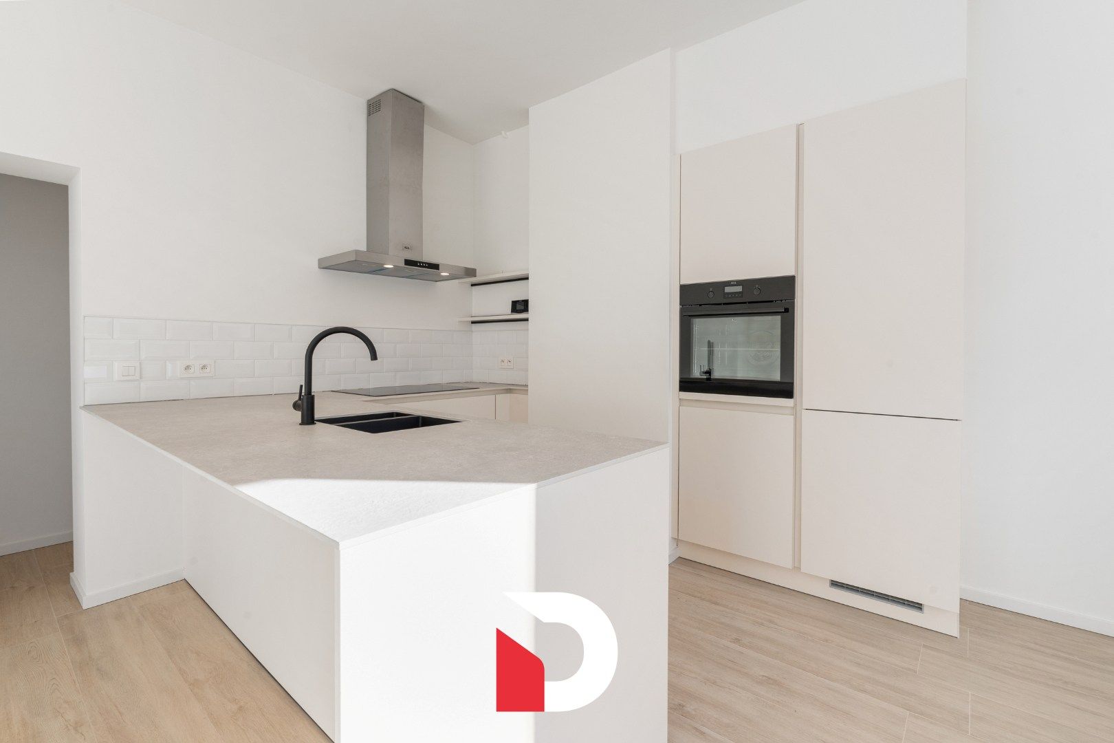 Gerenoveerd appartement 2 slk met zicht op Graaf Visartpark foto 7