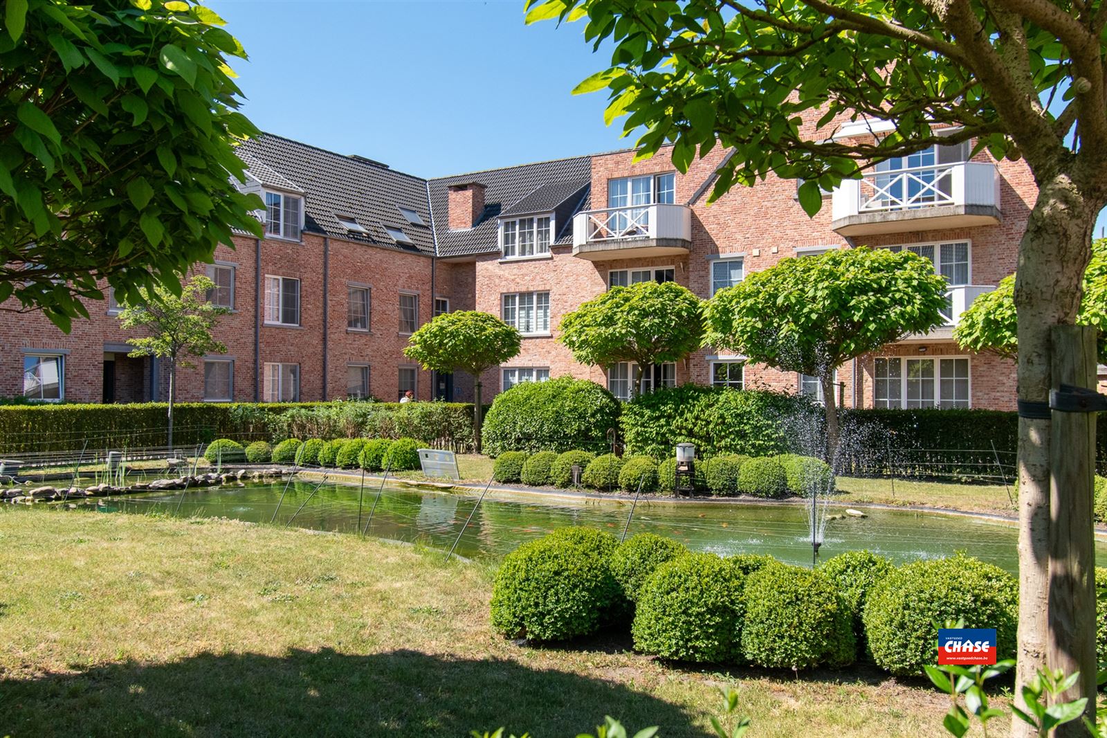 Appartement met 2 slaapkamers, zonnig terras en garagebox foto {{pictureIndex}}