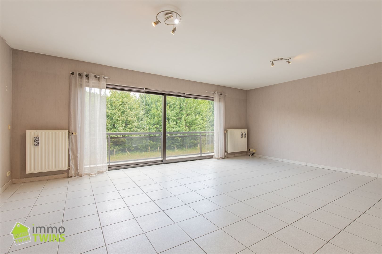 Instapklaar appartement met groot zonneterras en garage foto 4